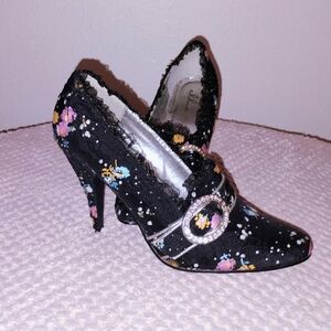 Ellie Black Floral Heels Pumps with Lace and Rhinestone Buckles New 8